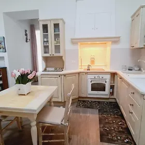 trastevere-romes-heart-charming-cozy-appartment-2.it-romehotels.com/